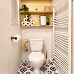 Comfy In The Heart Of Town Apartmán